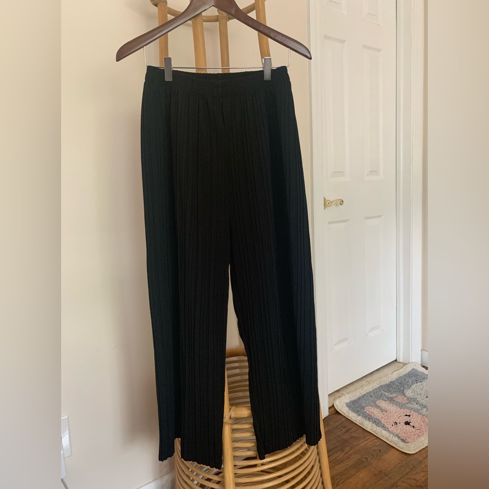 OAK + FORT LIKE NEW pleated wide leg pants